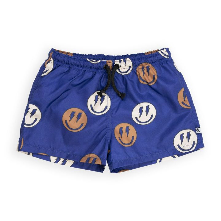 The recycled polyester Smilies swim shorts are a must-have for every boy's wardrobe. They are comfortable, stylish and with best fit. The Smilies boys swim shorts are made with reprieve fabric, which is polyester made from recycled plastic bottles by CarlijnQ. MiliMilu offers sustainable kids and teen swim trunks.