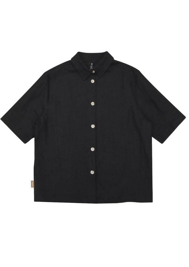 Looking for a versatile and sustainable addition to your wardrobe? This women linen shirt is in classic black, made from high-quality European linen, this shirt is both breathable and comfortable. Shop our selection of women's linen clothing and linen dresses online in Hong Kong and Singapore to find your perfect fit.