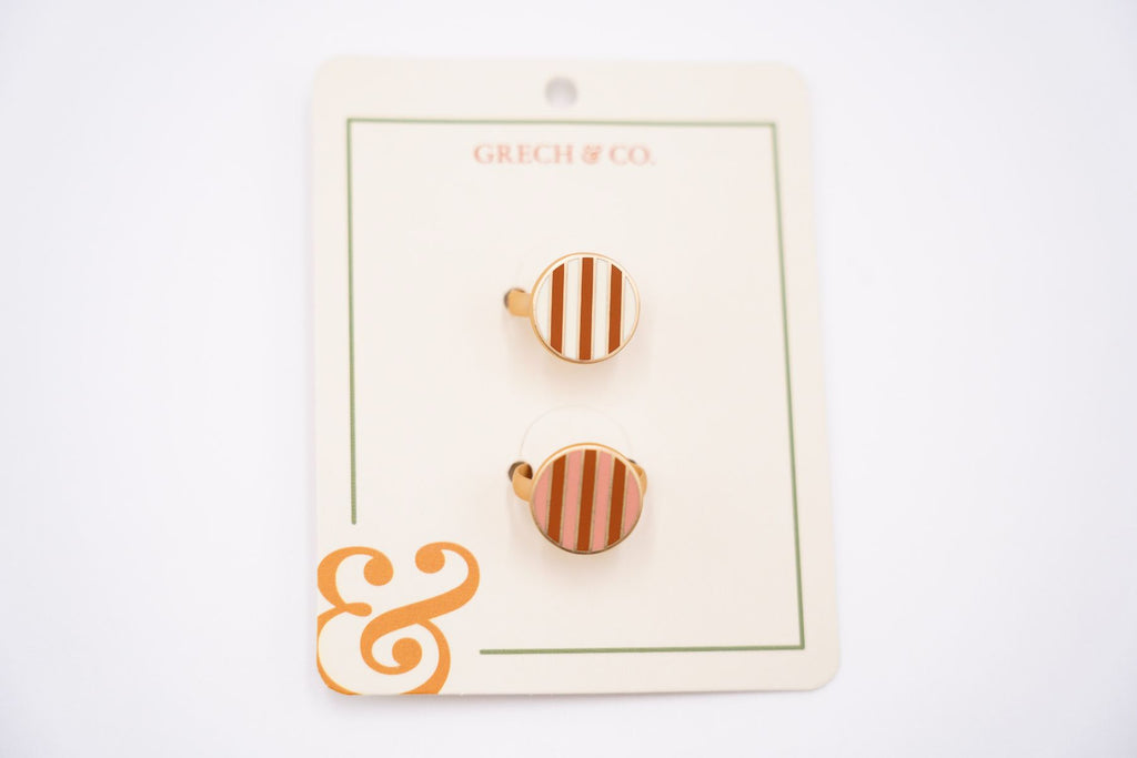 The girl's friendship ring with stripes for girls is a stylish kids' ring made from eco materials by Grech &Co. The girl's friendship ring is the perfect gift for your friend. MiliMilu offers a wide selection of Boho-style girl's and teens' friendship rings and friendship necklaces. Online in Hong Kong and Singapore
