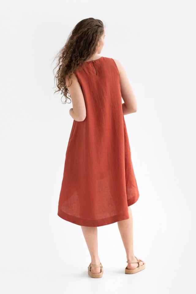 The women's linen dress in Clay colour is sustainable, breathable, lightweight, effortlessly stylish, and destined to become one of your wardrobe staples. Best summer dress for hot and humid weather, the free fitting makes it flowy. MiliMilu offers linen clothing and linen dresses online in Hong Kong and Singapore.
