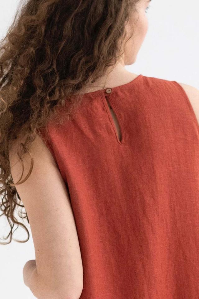 The women's linen dress in Clay colour is sustainable, breathable, lightweight, effortlessly stylish. Best summer dress for hot and humid weather at MiliMilu.