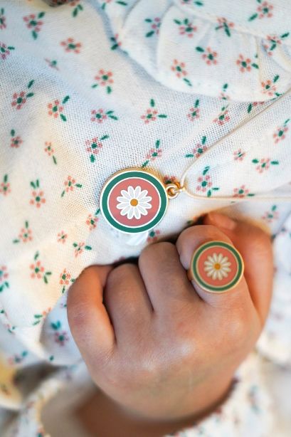 Shop girl's friendship necklaces with flowers online. Sustainable & eco-friendly friendship necklaces with flowers are made with eco-friendly alloy gold metal.