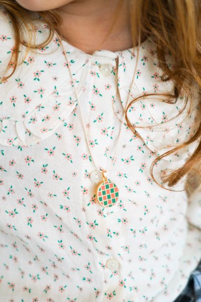 The most stylish girl's friendship necklaces online at MiliMilu. Girl's friendship necklaces with checks are stylish, easy to wear and best present for girls.