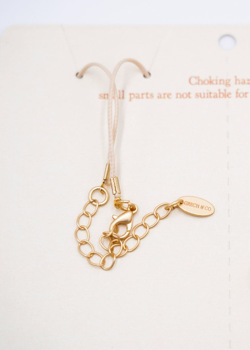 ThThe friendship necklace set Sun and Moon for girls is a stylish necklace made from eco materials by Grech&Co online. MiliMilu offers sustainable kids jewellery.