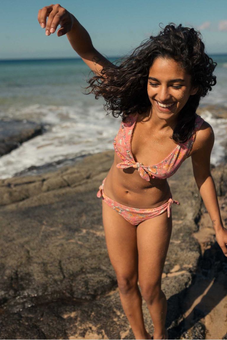 The recycled bikini bottoms Kauai with bohemian strawberry print are lightweight with ties on the sides by Louise Misha. The recycled bikini bottoms have the perfect flattering shape to make you feel comfortable. We love Mini-me; Mommy and daughter matching swimsuits. Best bikini for Hong Kong and Singapore, be stylish